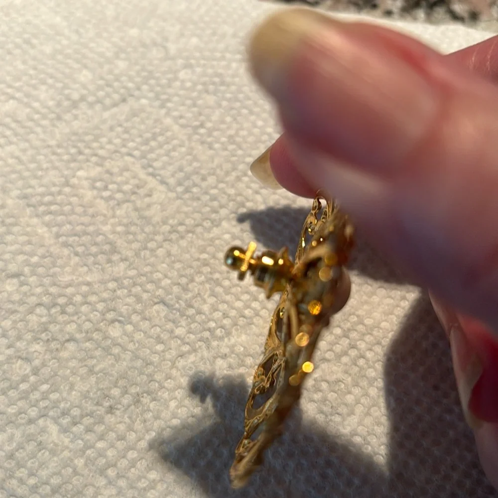 Vintage Decorative Gold-tone Screw Pin with Faux Pearl in Center/Swirl design